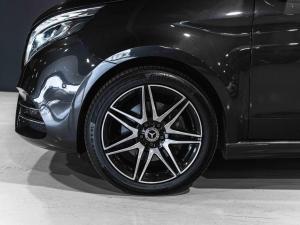 Mercedes-Benz V-Class V300d Avantgarde AMG Line - Image 12