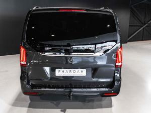 Mercedes-Benz V-Class V300d Avantgarde AMG Line - Image 18