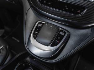 Mercedes-Benz V-Class V300d Avantgarde AMG Line - Image 6