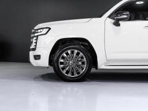 Toyota Land Cruiser 300 3.3D ZX - Image 15