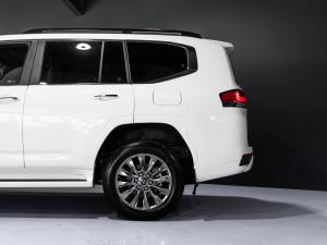 Toyota Land Cruiser 300 3.3D ZX - Image 16