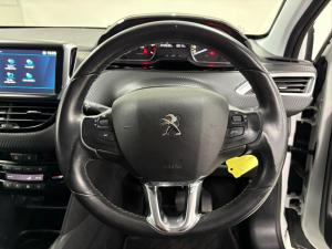 Peugeot 208 1.2 Allure - Image 10