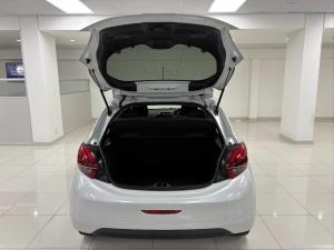 Peugeot 208 1.2 Allure - Image 14