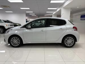 Peugeot 208 1.2 Allure - Image 2