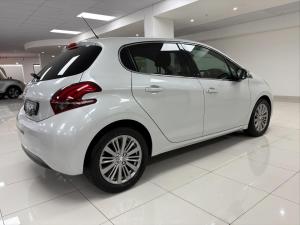 Peugeot 208 1.2 Allure - Image 5