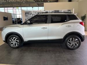 Mahindra XUV300 1.2T W8 - Image 6