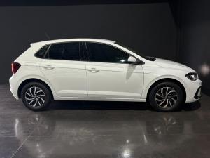 Volkswagen Polo hatch 1.0TSI Life manual - Image 4