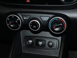 Hyundai Venue 1.0T Fluid auto - Image 19