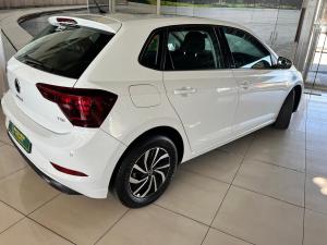 Volkswagen Polo hatch 1.0TSI Life auto - Image 4