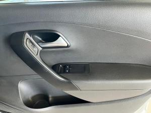 Volkswagen Polo Vivo hatch 1.6 Comfortline auto - Image 6
