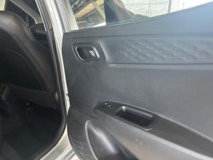 Hyundai Grand i10 1.0 Premium hatch - Image 7