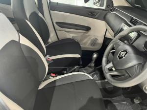 Renault Triber 1.0 Life - Image 10