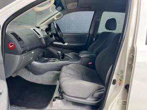 Toyota Hilux 3.0D-4D double cab Raider Dakar edition auto - Image 8