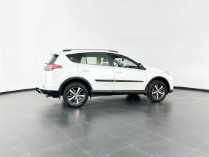 Toyota RAV4 2.0 GX automatic - Image 4