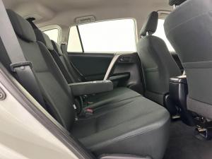 Toyota RAV4 2.0 GX automatic - Image 9