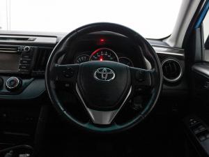 Toyota RAV4 2.0 GX auto - Image 10