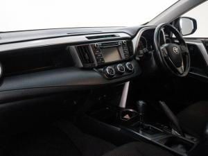 Toyota RAV4 2.0 GX auto - Image 13