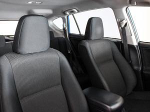 Toyota RAV4 2.0 GX auto - Image 17