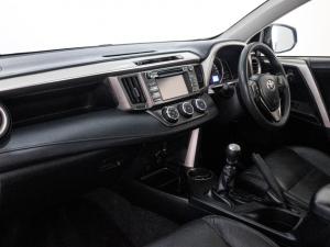 Toyota RAV4 2.0 GX - Image 14