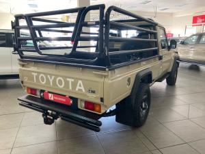 Toyota Land Cruiser 79 4.2D single cab - Image 2