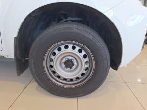 Nissan Navara 2.5DDTi double cab SE auto - Image 7