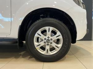 Nissan Navara 2.5DDTi double cab SE auto - Image 7