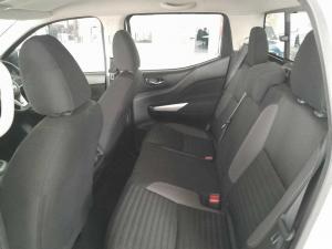 Nissan Navara 2.5DDTI SE Plus automatic D/C - Image 10