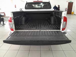 Nissan Navara 2.5DDTI SE Plus automatic D/C - Image 5