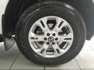 Nissan Navara 2.5DDTI SE Plus automatic D/C - Image 8