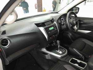 Nissan Navara 2.5DDTI SE Plus automatic D/C - Image 9