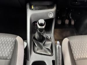 Nissan Magnite 1.0 Turbo Acenta Kuro manual - Image 13