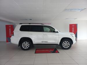 Toyota Land Cruiser 200 4.5D-4D V8 VX-R - Image 3