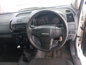 Isuzu D-Max Gen 6 250 single cab Fleetside safety - Image 9
