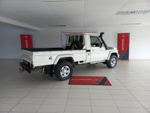 Toyota Land Cruiser 79 4.5D-4D V8 single cab LX - Image 2