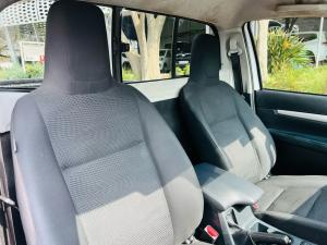 Toyota Hilux 2.4GD-6 single cab Raider manual - Image 10