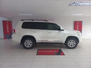 Toyota Land Cruiser 200 4.5D-4D V8 VX-R - Image 3