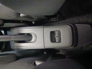 Toyota Vitz 1.0 XR manual - Image 12