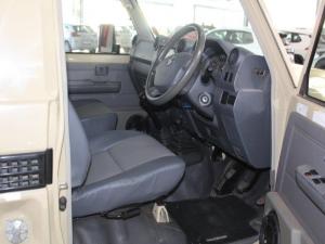 Toyota Land Cruiser 79 4.0PS/C - Image 5