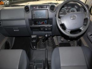 Toyota Land Cruiser 79 4.0PS/C - Image 6