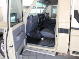 Toyota Land Cruiser 79 4.0PS/C - Image 7