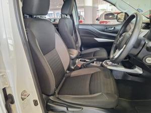Nissan Navara 2.5DDTi double cab SE auto - Image 6