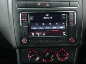 Volkswagen Polo Vivo hatch 1.4 Comfortline - Image 8