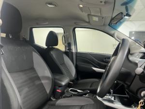 Nissan Navara 2.5DDTi double cab SE auto - Image 8