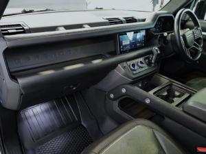 Land Rover Defender 110 D300 X-Dynamic HSE - Image 15