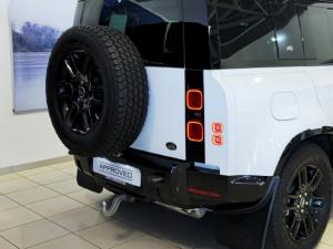 Land Rover Defender 110 D300 X-Dynamic HSE - Image 16