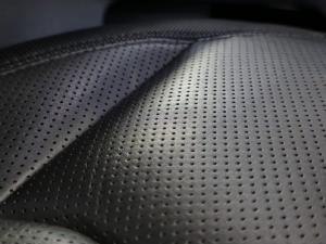 Land Rover Defender 110 D300 X-Dynamic HSE - Image 23