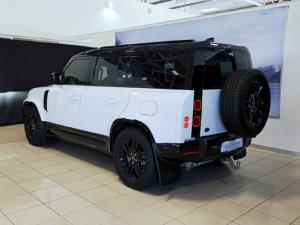 Land Rover Defender 110 D300 X-Dynamic HSE - Image 4