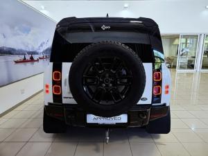 Land Rover Defender 110 D300 X-Dynamic HSE - Image 5
