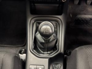 Toyota Hilux 2.4GD-6 single cab Raider manual - Image 11