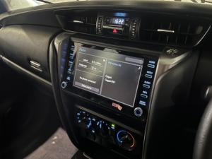 Toyota Fortuner 2.4GD-6 manual - Image 10
